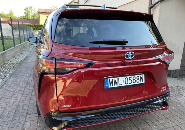 Toyota Sienna cena 230000 przebieg: 52500, rok produkcji 2021 z Zielonka małe 121